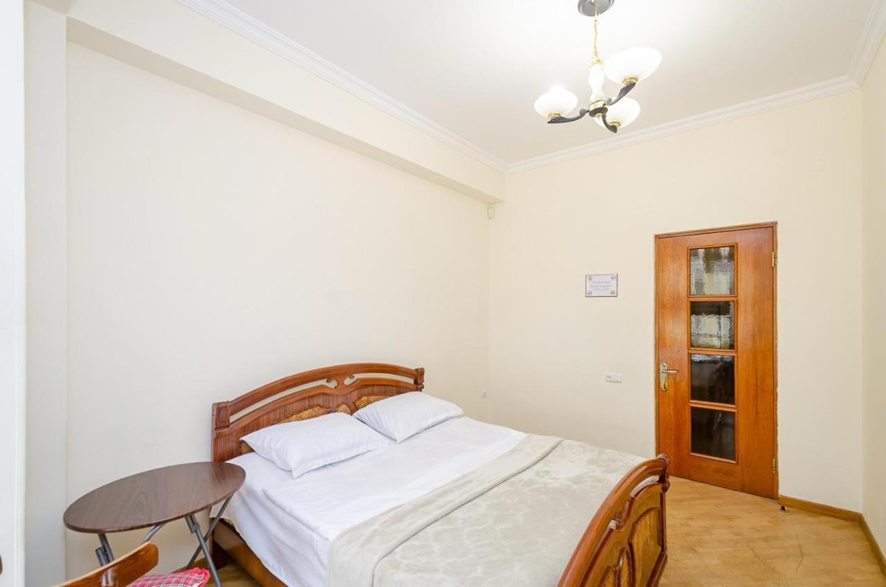 Areva Hostel & Apartment Erywań Zewnętrze zdjęcie